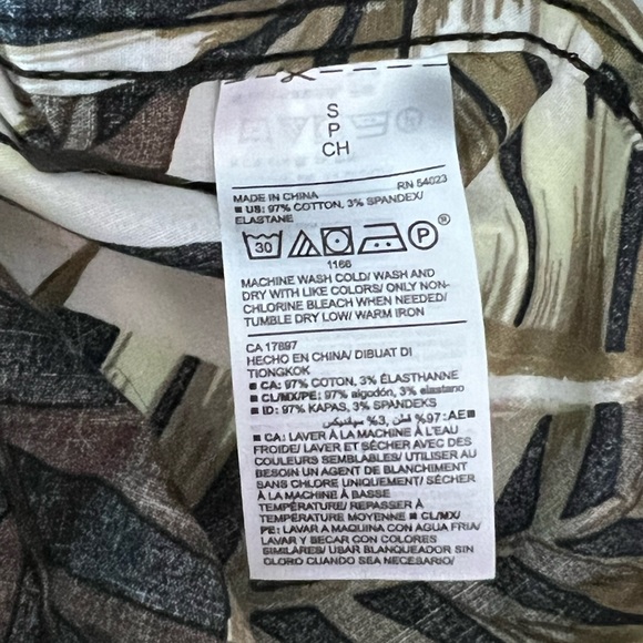 NWT- Old Navy Short Sleeve Button Down - Picture 5 of 6